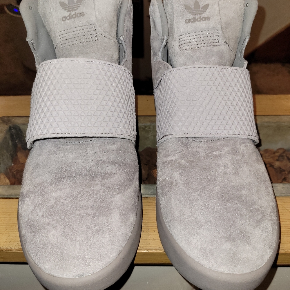 -Adidas Hightops - Picture 2 of 5